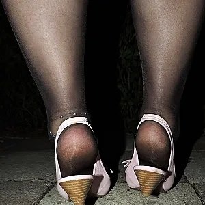 Fotze,Titten,Nylons und Heels Galeriebild
