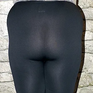 Sexy und geil in Leggins Galeriebild