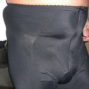 Schwarze Miederhose mit langen Beinen Galeriebild