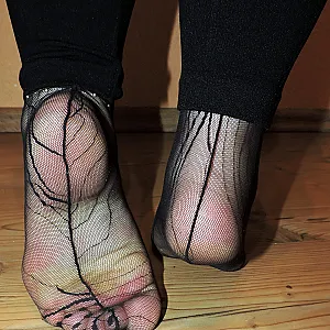 Hot in schwarz mit Mules und Spitzennylons Galeriebild