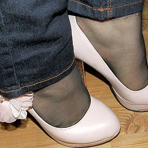 Füße in verschiedenen Heels Galeriebild