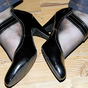 Füße in verschiedenen Heels Galeriebild