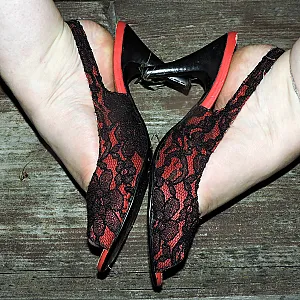 Barfuß und offene Heels Galeriebild
