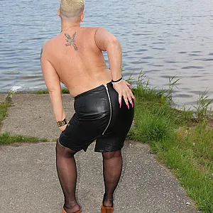 Gina White besucht den Lipno See in Tschechien Galeriebild