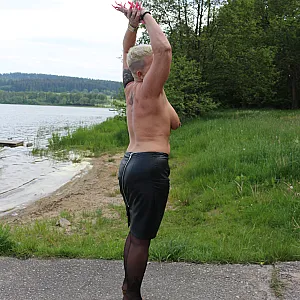 Gina White besucht den Lipno See in Tschechien Galeriebild