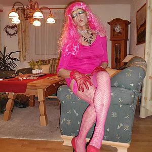 Andrea elegant gallery image
