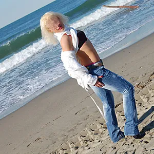 MALIZIOSACHANEL IN THE BEACH Galeriebild