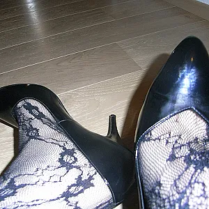 Wer hat Lust auf meine Heels zu wichsen? Galeriebild