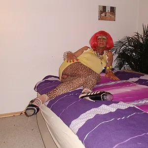 HEISSE ANDREA IN LEGGINS Galeriebild