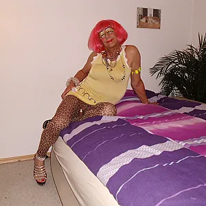 HEISSE ANDREA IN LEGGINS Galeriebild