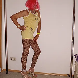 HEISSE ANDREA IN LEGGINS Galeriebild