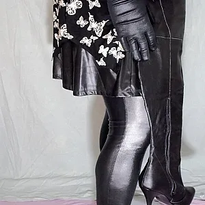 boots lover gallery image