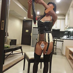 geiles latex...........meine asiagrotte wuerdet ihr auch gerne..... Galeriebild