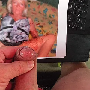 Auf geile heiße Userinnen gewichst und besamt. Galeriebild