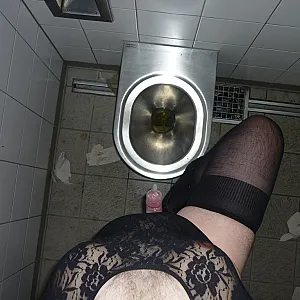 Rastplatz WC und im Auto Galeriebild