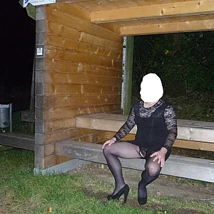 Im neuen Kleid Outdoor unterwegs Galeriebild