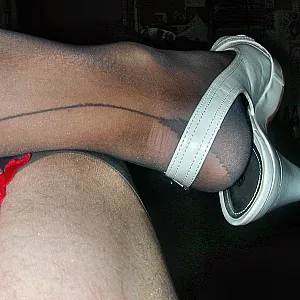 Strapse, Damenwäsche, Nylons Galeriebild