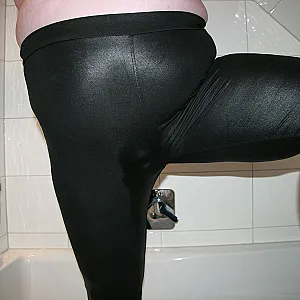 Schwarze Leggins Galeriebild