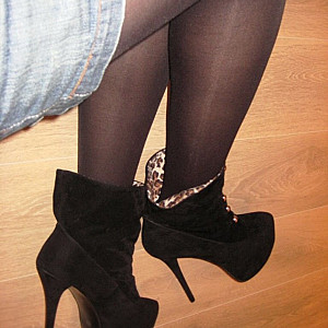 First image of Jenny_90cd's Gallery - Me and my heels