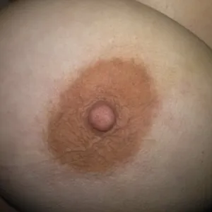 Ich finde meine prallen Titten toll! Galeriebild