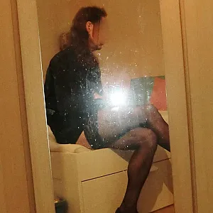 New skirt gallery image
