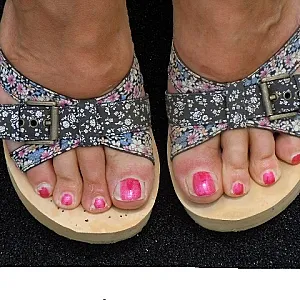füsse  füsse  in  rot und am schwanz Galeriebild