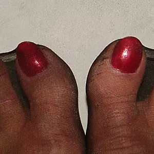 Das erste Bild von Fickfrosch47's Galerie - Rote Nägel in Nylon