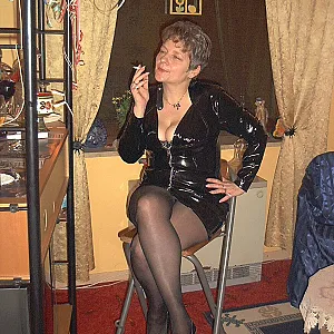 Elegant and sexy, gleich Anni 6y Galeriebild