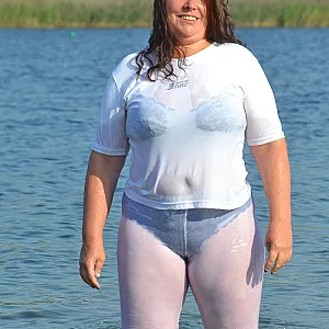 Userwunsch-Baden mit weißen Leggins Galeriebild