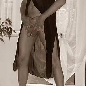 He in women wears Part 1 gallery image