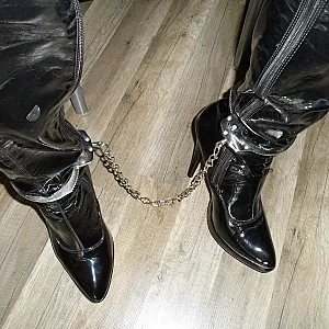 Overknees gallery image