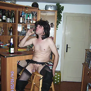 Roy allein zu Hause im Wohnzimmer am 05.10.2010 Galeriebild