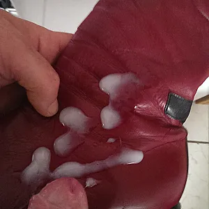 Show wank gallery image