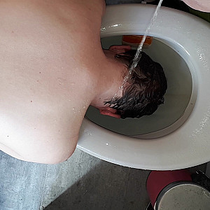 toilett slave gallery image