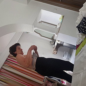 preparing for the beach gallery image