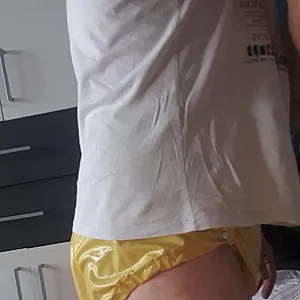 Ich in Windeln und Gummihöschen Galeriebild