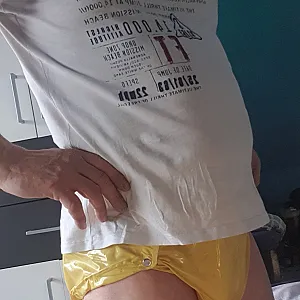 Ich in Windeln und Gummihöschen Galeriebild