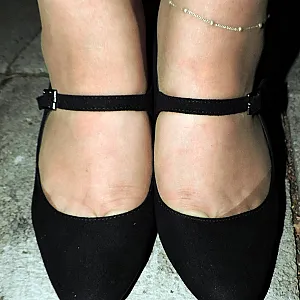 Fotze,Titten in neuen Heels Galeriebild