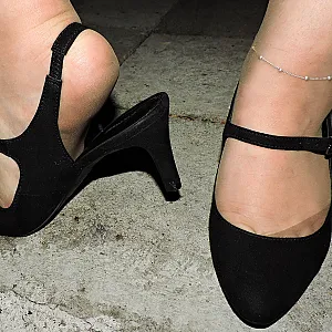 Fotze,Titten in neuen Heels Galeriebild