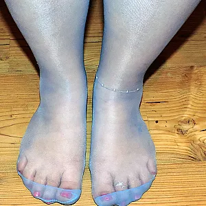 Blaue Nylons und Heels Galeriebild