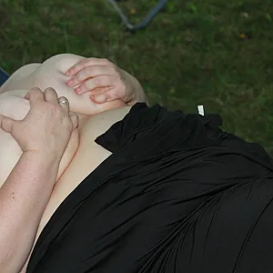Posiert für jemand unbekanntes Galeriebild