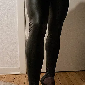 Geil in Wetlook-Leggings Galeriebild