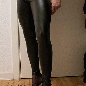 Geil in Wetlook-Leggings Galeriebild