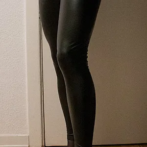 Geil in Wetlook-Leggings Galeriebild