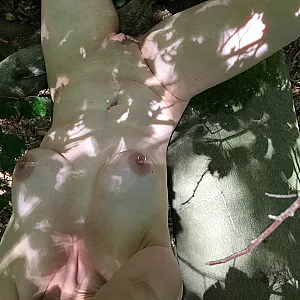 Nackt im Wald in Bonn Galeriebild