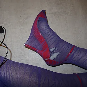 in blauen nylons, strumpfhosen mit plug Galeriebild