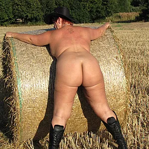 Ganz nackt im Kornfeld... Galeriebild