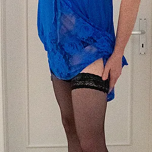 Crossdressing in Blau Galeriebild