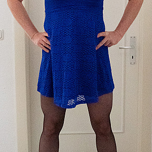 Crossdressing in Blau Galeriebild