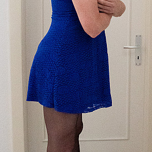 Crossdressing in Blau Galeriebild